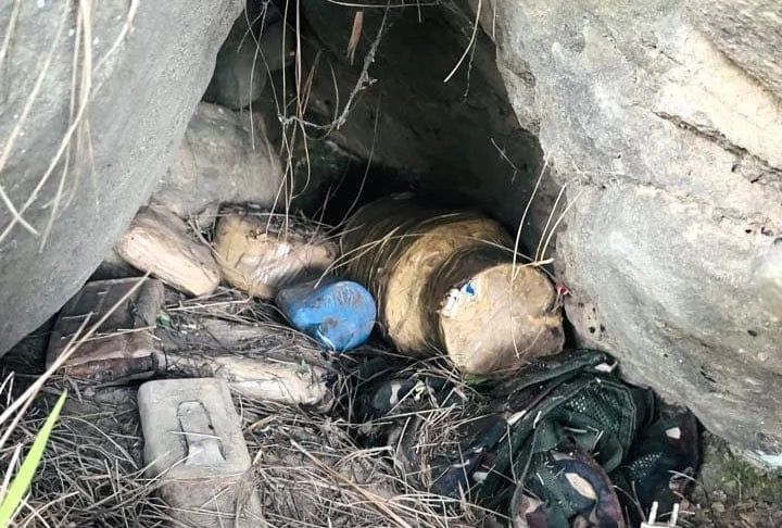 पुंछ में सेना का बड़ा सर्च ऑपरेशन, आतंकवादियों के ठिकानों से IED और गोला-बारूद बरामद