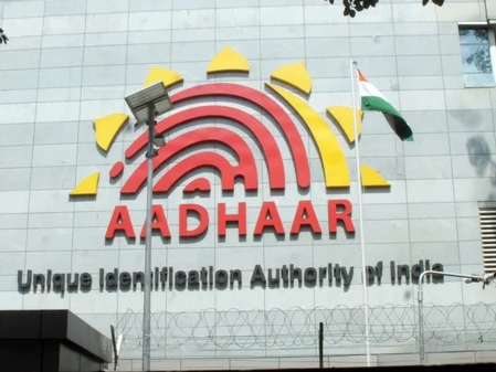 Aadhaar App: डाउनलोड 4 करोड़ के पार, घर बैठे पता-ईमेल बदलने की सुविधा बनी लोकप्रिय