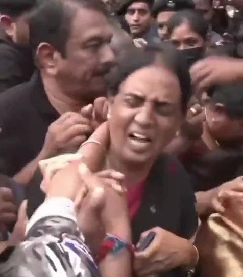 तेलंगाना विधानसभा विवाद: मंत्री सीतक्का ने वीडियो जारी कर BRS विधायकों पर अपनी ही महिला साथियों से बदसलूकी का आरोप लगाया