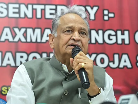 राजस्थान में सूखे का संकट: अशोक गहलोत ने सरकार पर लगाया अनदेखी का आरोप, हजारों गायों की मौत का दावा