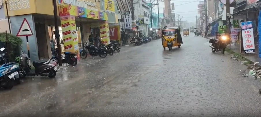 तमिलनाडु में भारी बारिश का दौर जारी, बंगाल की खाड़ी में नए चक्रवात की आशंका