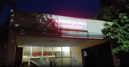 बस्ती नेशनल हाईवे पर भीषण टक्कर: बस से टकराई कार, दो लोगों की मौत, एक की हालत गंभीर