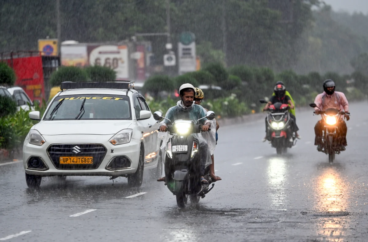 त्योहारी मौसम से पहले भारतीय ऑटो बाज़ार में रौनक़, दोपहिया और यात्री वाहनों की बिक्री में जोरदार उछाल