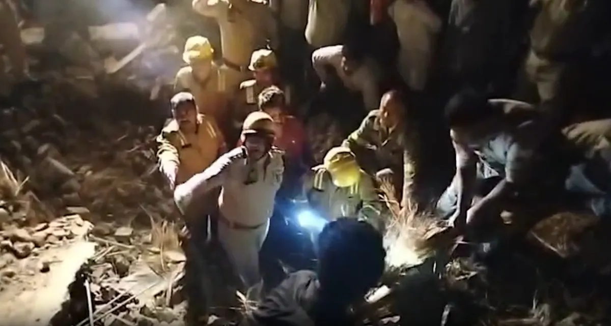 बुलंदशहर: देर रात निर्माणाधीन मकान ढहा, NDRF-SDRF ने मलबे से 3 लोगों को सुरक्षित निकाला