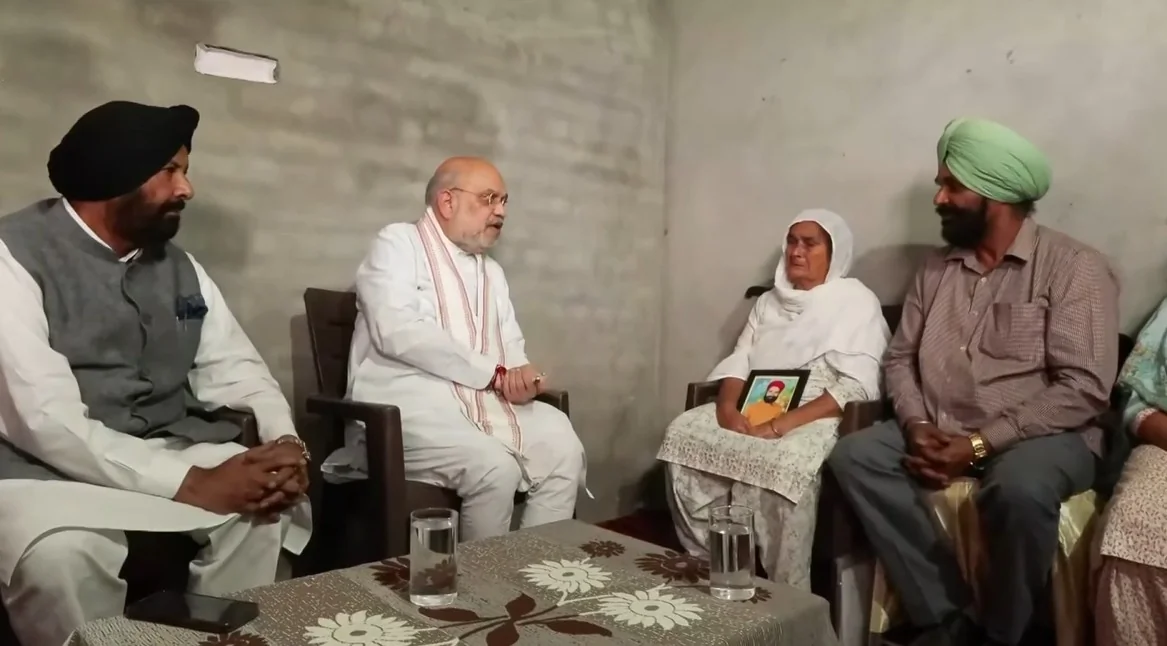 पंजाब में नशे के खिलाफ जंग: अमित शाह ने मारे गए विक्रमजीत के परिवार से की मुलाकात, मदद का भरोसा