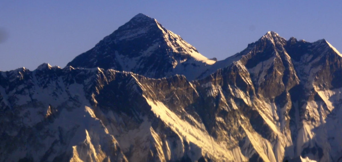 नेपाल: चक्रवात 'अर्नब' के चलते पहाड़ों पर भारी बर्फबारी का अलर्ट, तीन दिनों के लिए ट्रैकिंग पर रोक