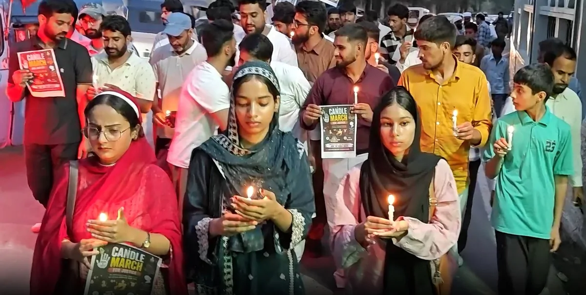 किश्तवाड़ मामला: राजौरी में छात्रा को न्याय दिलाने के लिए कैंडल मार्च, एक हफ्ते में कार्रवाई की मांग