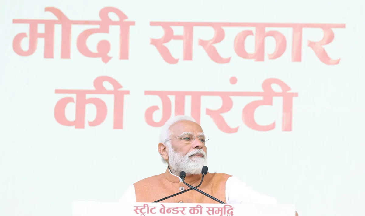 पीएम स्वनिधि योजना: पुनर्गठन के एक साल में 21.86 लाख रेहड़ी-पटरी वालों को मिला लोन, जानें नए बदलाव
