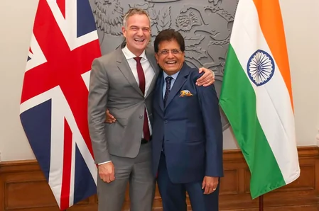 भारत-यूके व्यापार समझौता लागू, भारतीय पेशेवरों और निर्यातकों को मिलेगी बड़ी राहत और नए अवसर