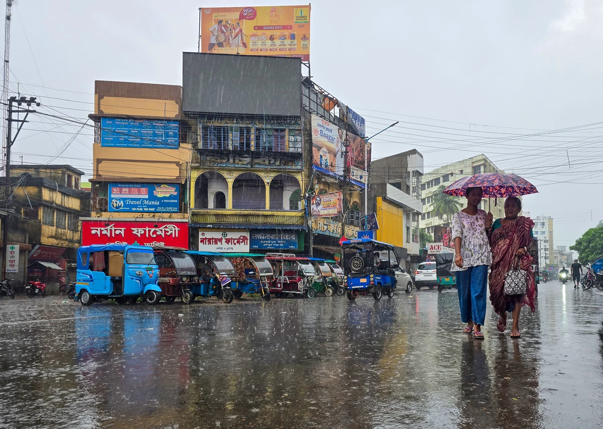 ओडिशा: बंगाल की खाड़ी में बने गहरे दबाव का असर, 11 ज़िलों में भारी बारिश का अलर्ट