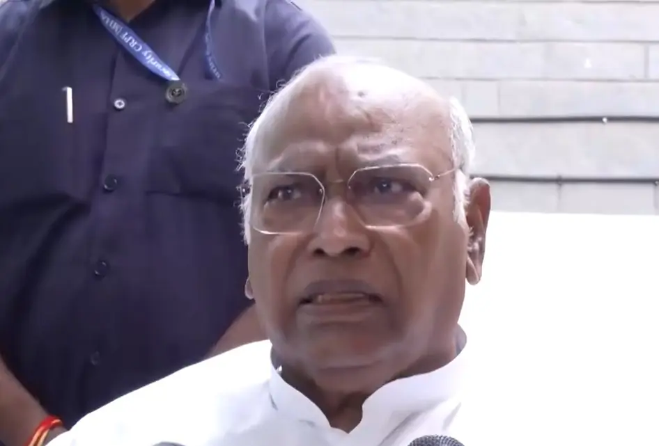 खड़गे का केंद्र पर बड़ा आरोप: देश में 'अघोषित आपातकाल', कांग्रेस प्रतिनिधिमंडल CJI से मिलेगा