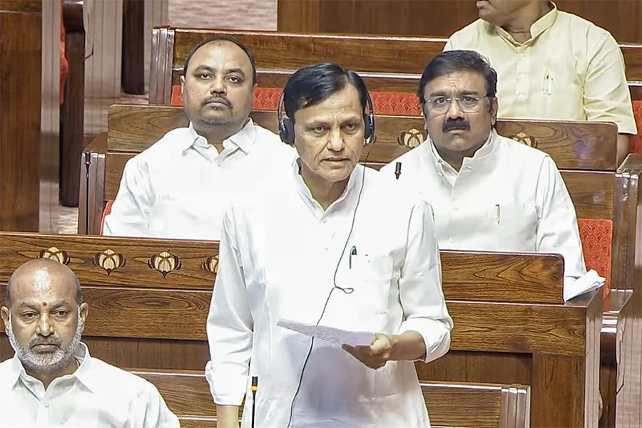 ‘वंदे मातरम्’ को राष्ट्रगान जैसा सम्मान: राज्यसभा में हंगामे के बीच विधेयक पर विचार का प्रस्ताव पेश
