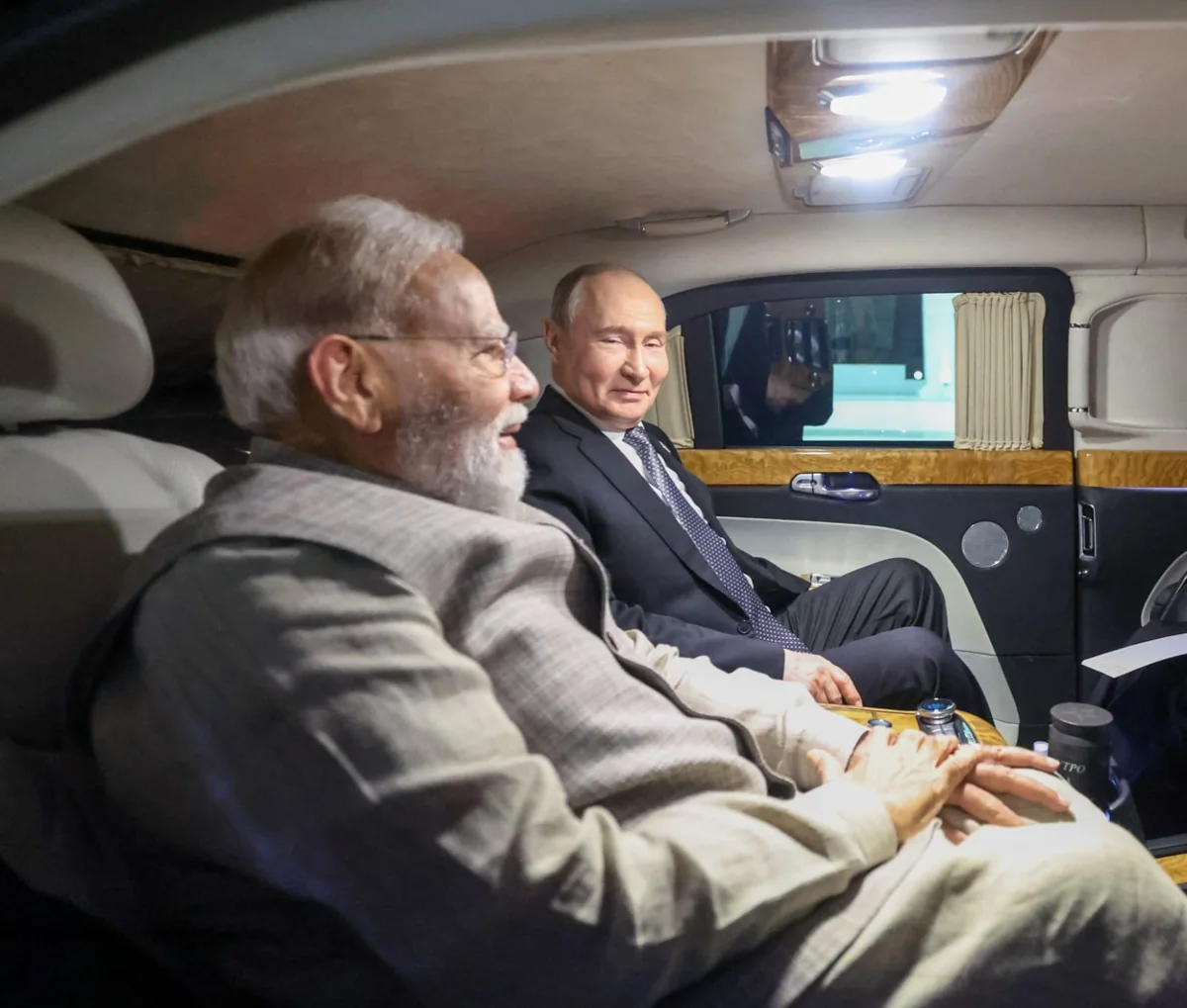 बिश्केक में पुतिन से मिले पीएम मोदी, बोले- 'युद्ध से अंत की ओर जाना ही होगा'