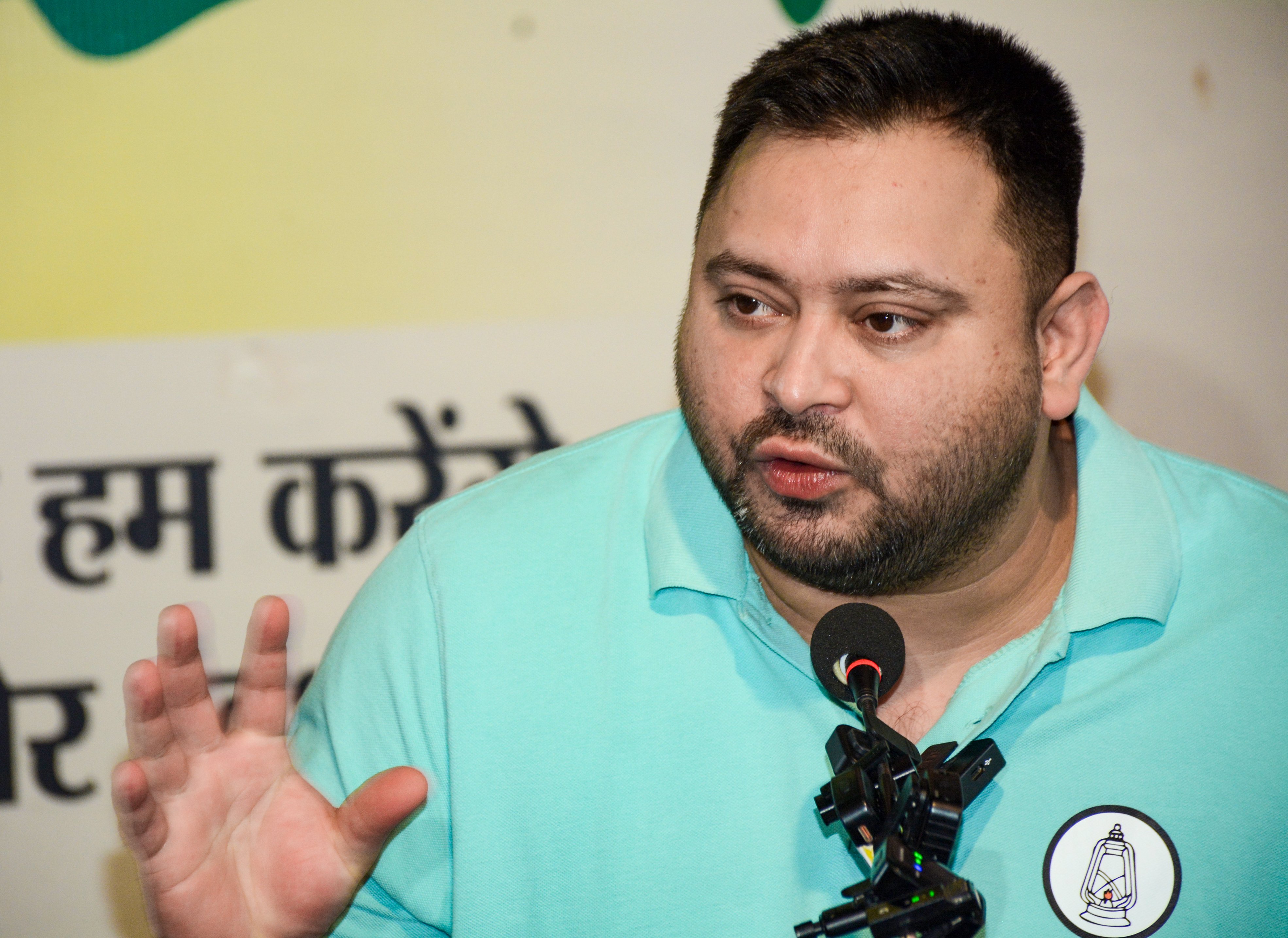 औरंगाबाद में अधिकारी की हत्या: तेजस्वी यादव ने सरकार को घेरा, NDA विधायक पर रंगदारी का आरोप लगाया