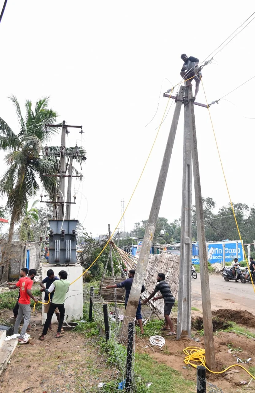 चक्रवात अर्नब के बाद आंध्र प्रदेश में सामान्य जीवन की बहाली के प्रयास युद्धस्तर पर जारी