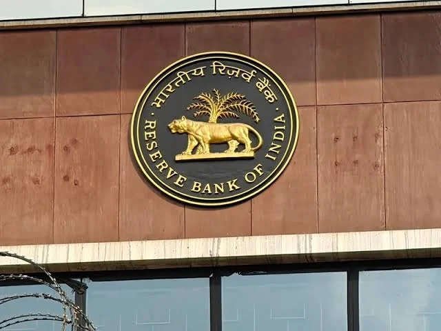 RBI की अगली मौद्रिक नीति बैठक से पहले बढ़ी हलचल, गवर्नर ने की वित्त मंत्री से मुलाकात