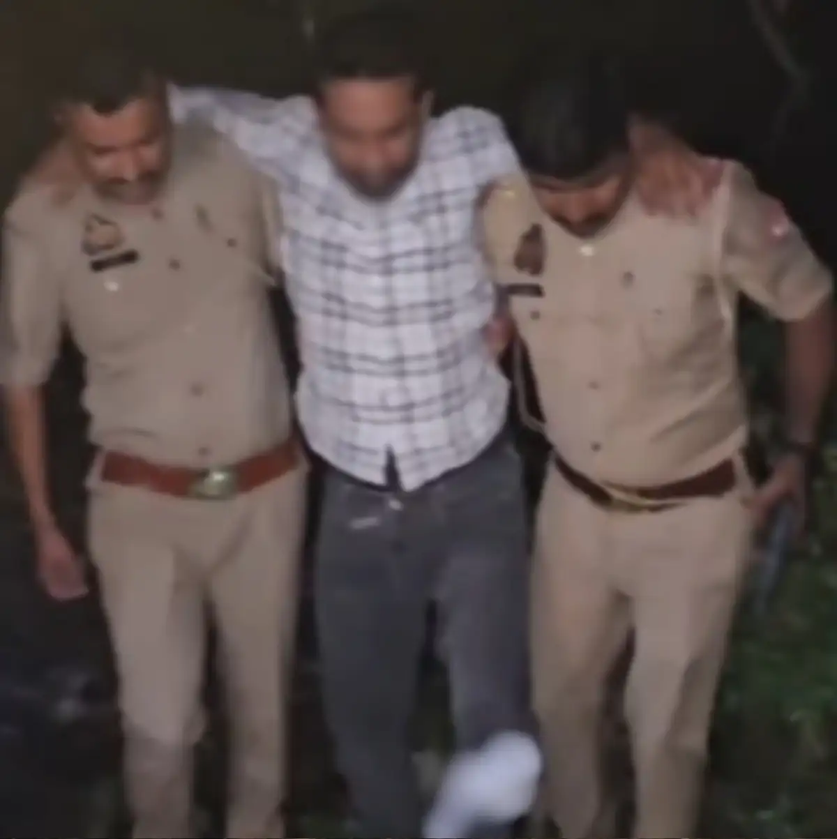 नोएडा: पुलिस मुठभेड़ में दो कुख्यात चेन स्नैचर घायल, 2 लाख से ज़्यादा कैश बरामद