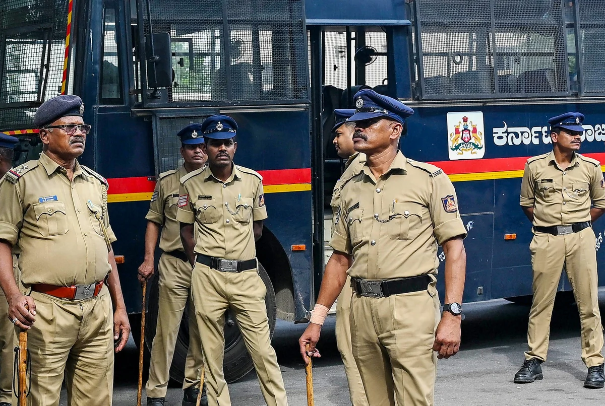 बेंगलुरु: 'ऑपरेशन मुक्त' के तहत 105 अवैध बांग्लादेशी नागरिकों की पहचान, शहर में बड़ा तलाशी अभियान जारी