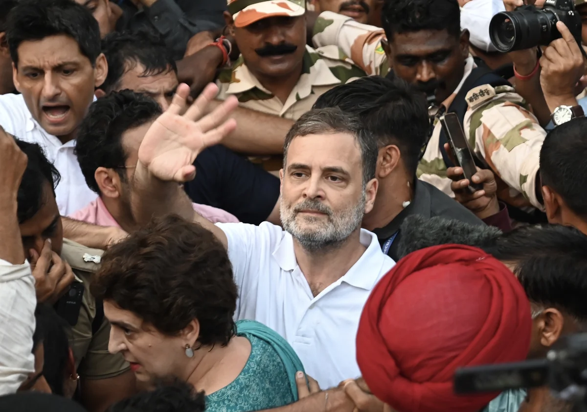 CEC के इस्तीफे की मांग: राहुल-प्रियंका हिरासत में, इंडिया ब्लॉक का प्रदर्शन जारी रखने का ऐलान