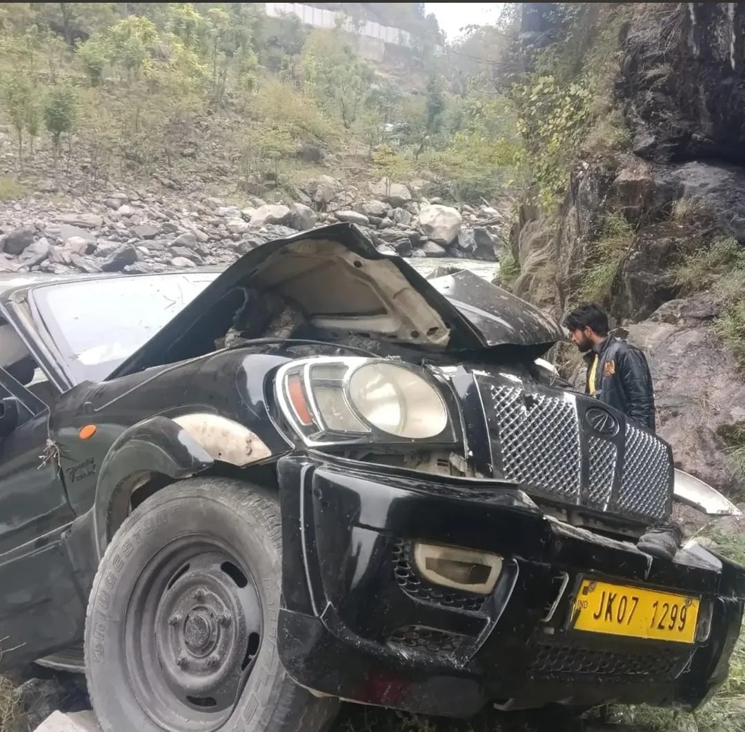 कुपवाड़ा सड़क हादसा: किशनगंगा नदी में कार गिरने से 5 लोगों की मौत, उपराज्यपाल ने जताया दुख