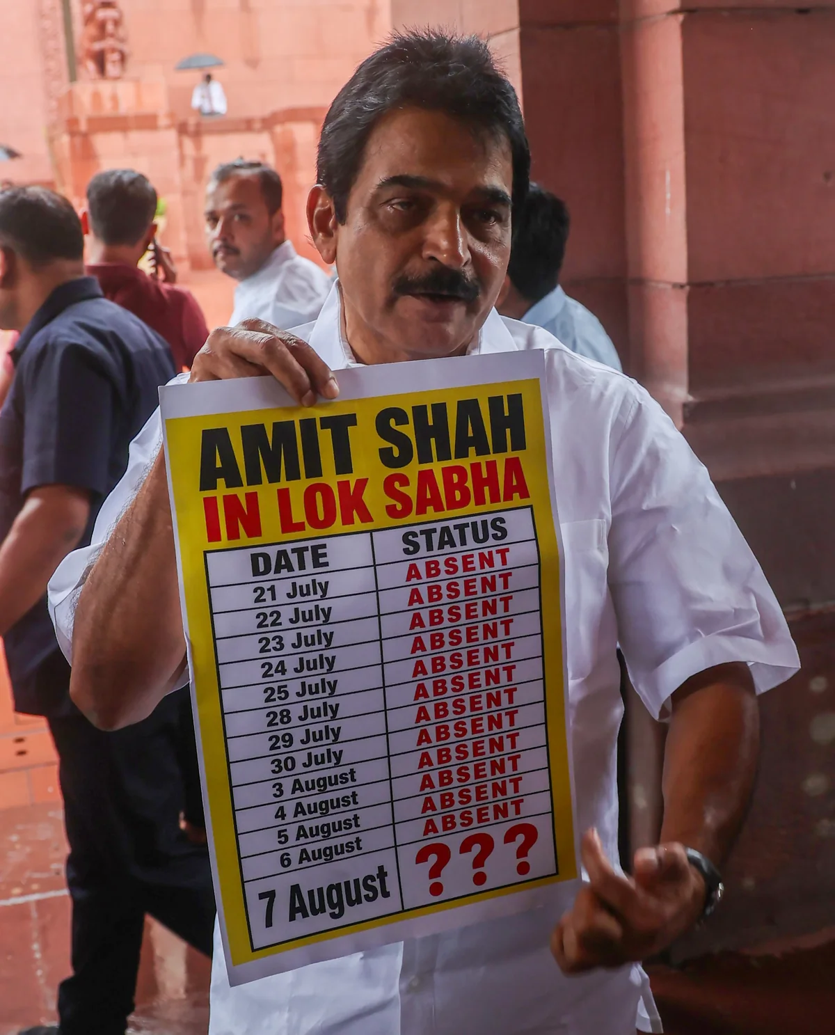 नीट प्रदर्शन: छात्रों पर पुलिस कार्रवाई को लेकर कांग्रेस ने की अमित शाह से संसद में जवाब की मांग