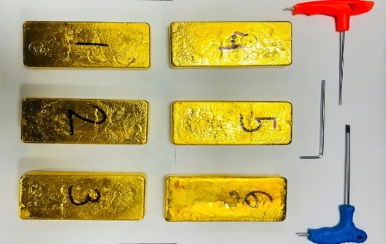 मुंबई एयरपोर्ट पर सोने की तस्करी के दो बड़े गिरोहों का पर्दाफाश, DRI ने ₹23.63 करोड़ का सोना जब्त किया