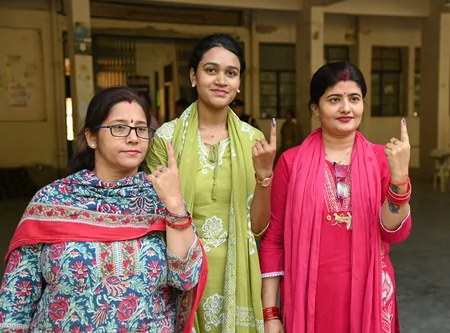 यूपी MLC चुनाव: सपा ने उठाए धांधली और दबाव के गंभीर आरोप, चुनाव आयोग से की शिकायत
