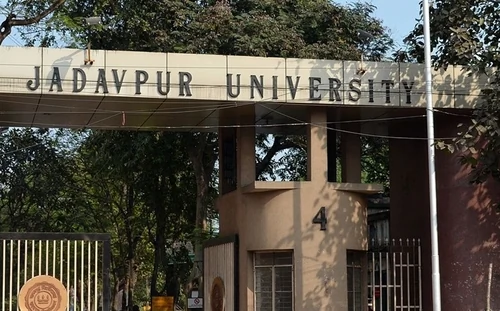 जादवपुर यूनिवर्सिटी: ABVP की रैली से पहले कोलकाता पुलिस ने बढ़ाई सुरक्षा, जांच समिति पर भी अनिश्चितता