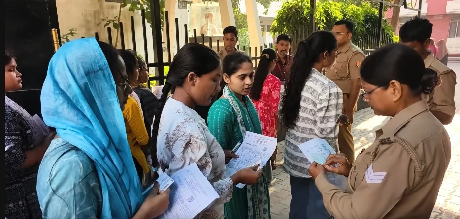 UP PET परीक्षा: लाखों उम्मीदवार, 60 जिलों में कड़ी सुरक्षा के बीच दो पालियों में हुआ आयोजन