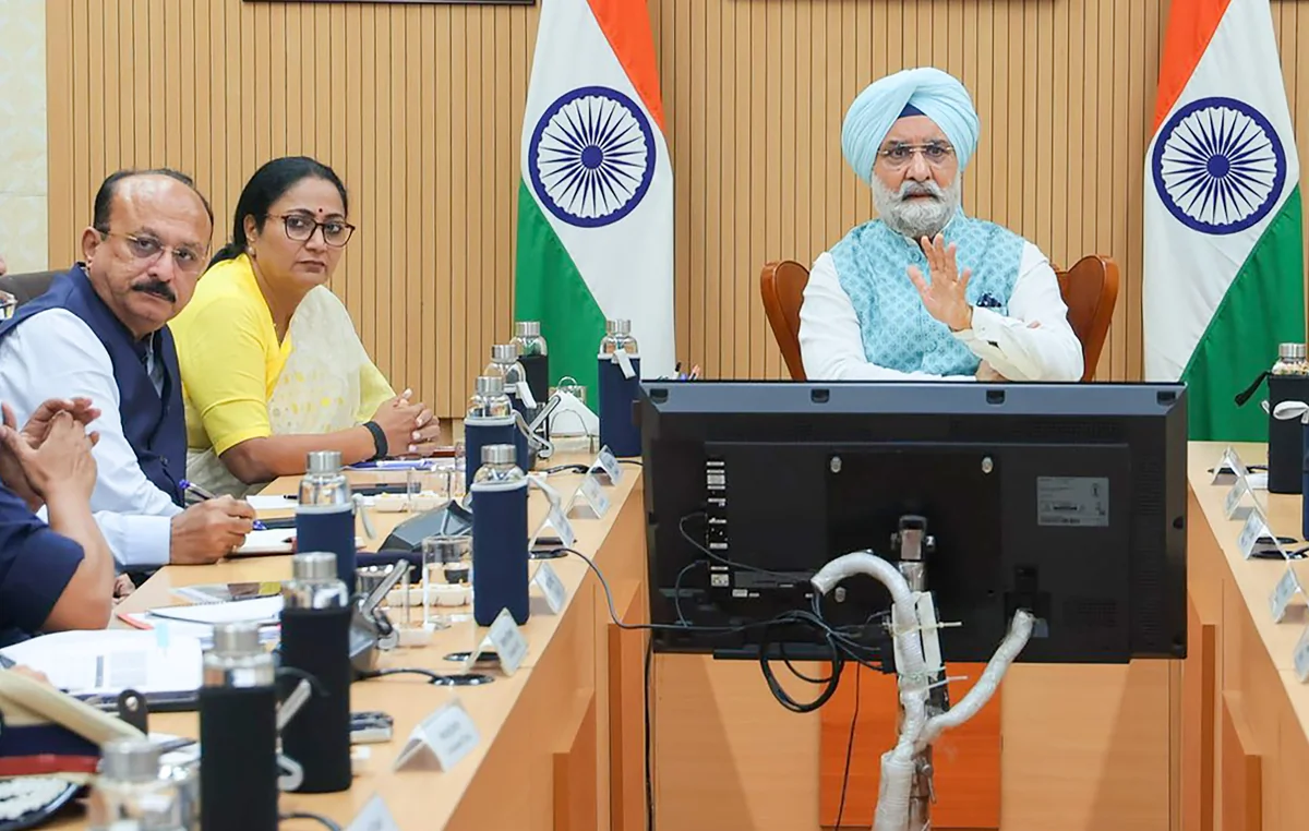 दिल्ली: छात्रों के लिए आवास संकट और आपदा प्रबंधन पर दो बड़े फैसले, जांच समिति और नई इमरजेंसी फोर्स का गठन