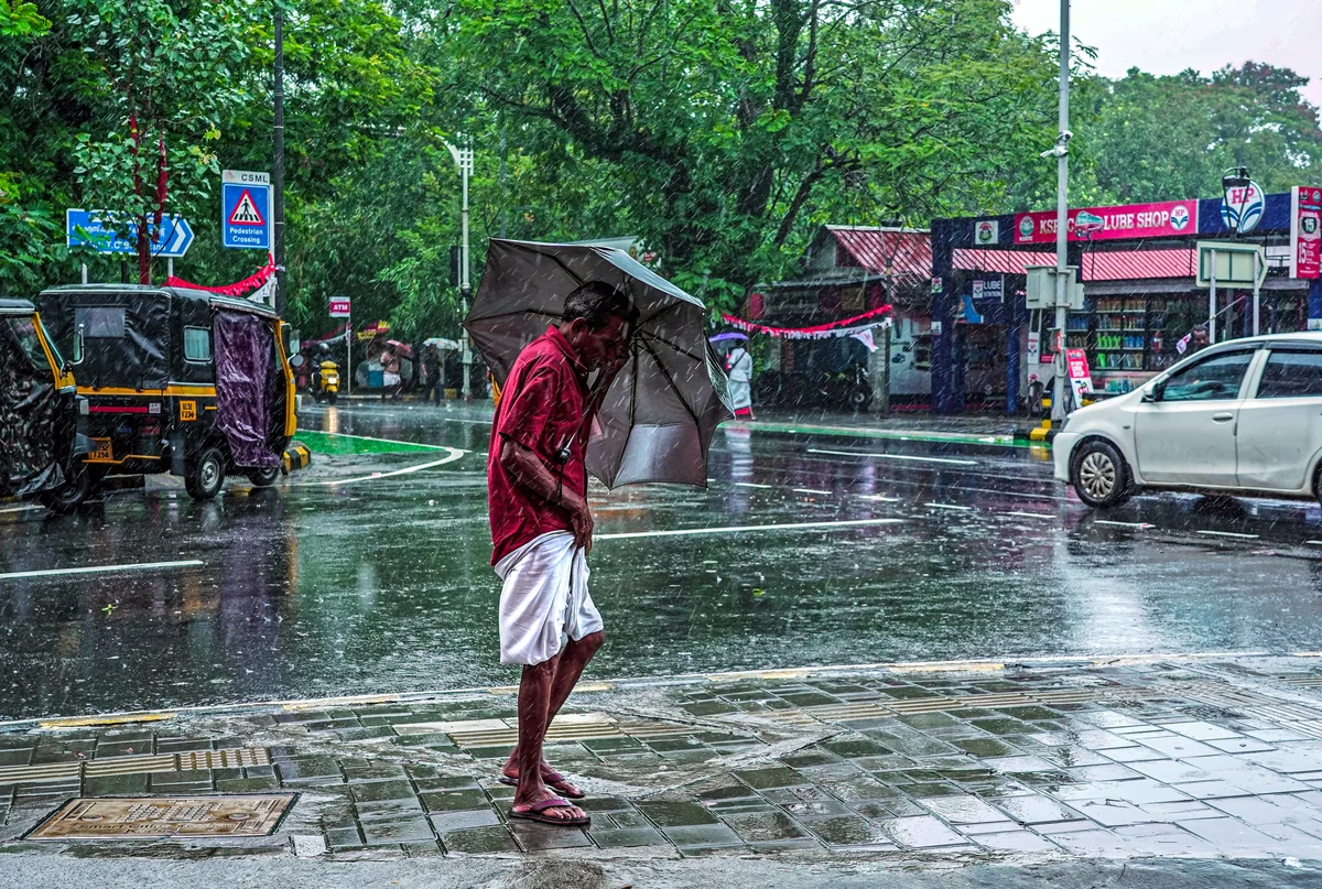 केरल: बाढ़ की मार के बाद अब फिर भारी बारिश का अलर्ट, IMD ने जारी की चेतावनी