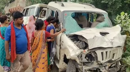 बेगूसराय: जन्मदिन पार्टी के बाद गंगा स्नान को निकले दोस्तों की गाड़ी से हुई भीषण टक्कर, तीन की मौत