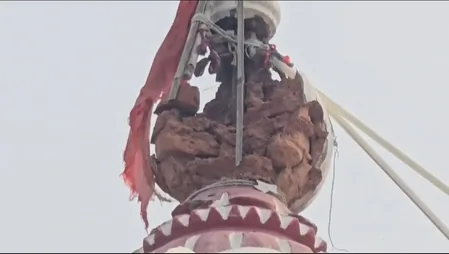 दरभंगा: आकाशीय बिजली की चपेट में आया जलेश्वरनाथ महादेव मंदिर, शिखर और त्रिशूल क्षतिग्रस्त — 25 श्रद्धालु बचे