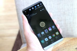 lg v20 hand angle 800x533 c