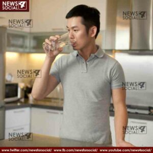 drinking water while standing is bad for health in 3 news4social -