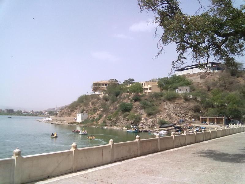तारागढ़ झील